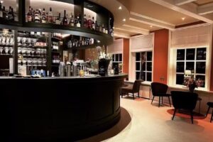 1612 Restaurant & Lounge