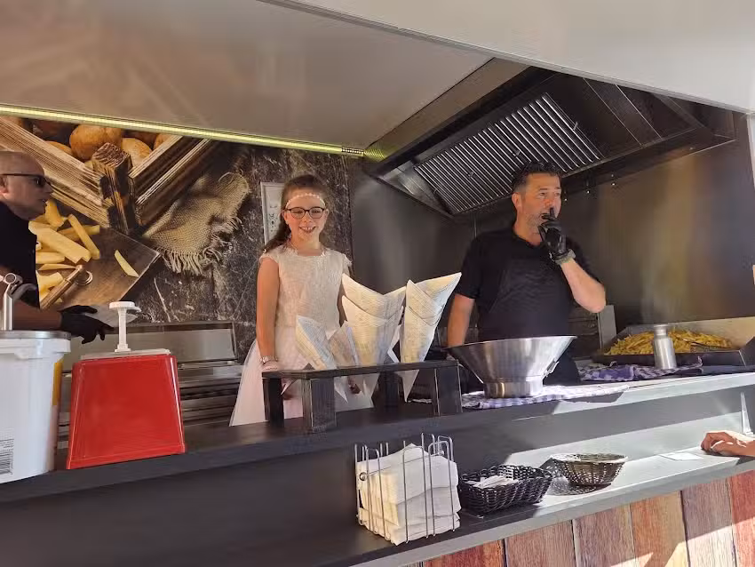 At Johnnys frietwagen