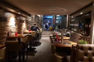 Bar-B Burgers &lsquo;N&rsquo; Beer