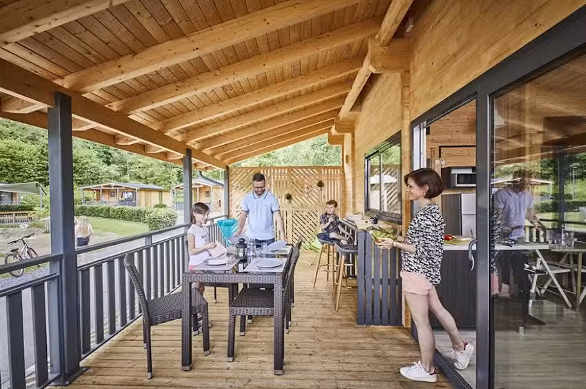 Bassie bij de beelden