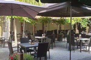 Bij &rsquo;t Raadhuys