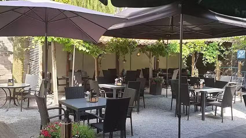 Bij &rsquo;t Raadhuys