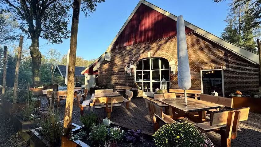 Bistro Jeanne La Rouge