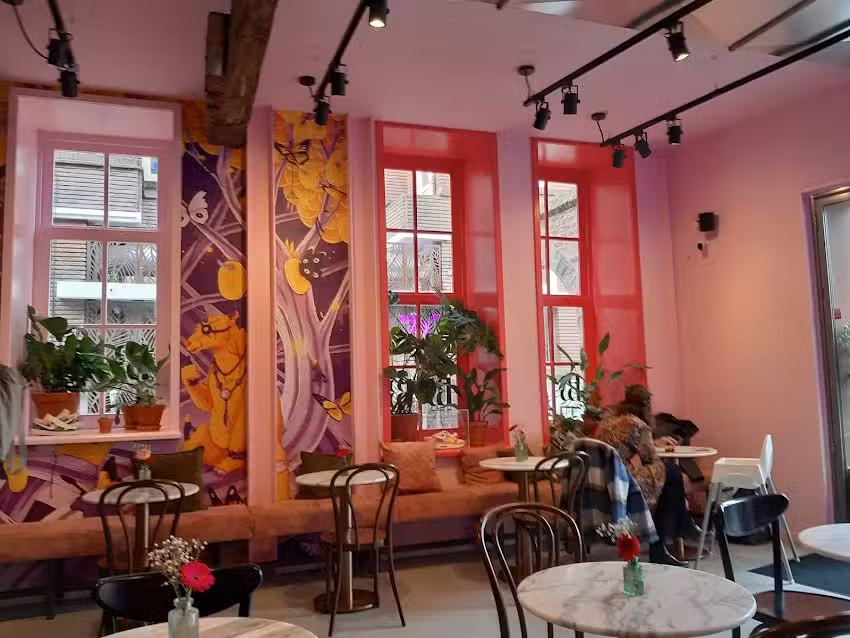 Blue Bananas Pancake Caf&eacute;