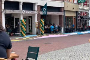 Bowls &rsquo;n rolls