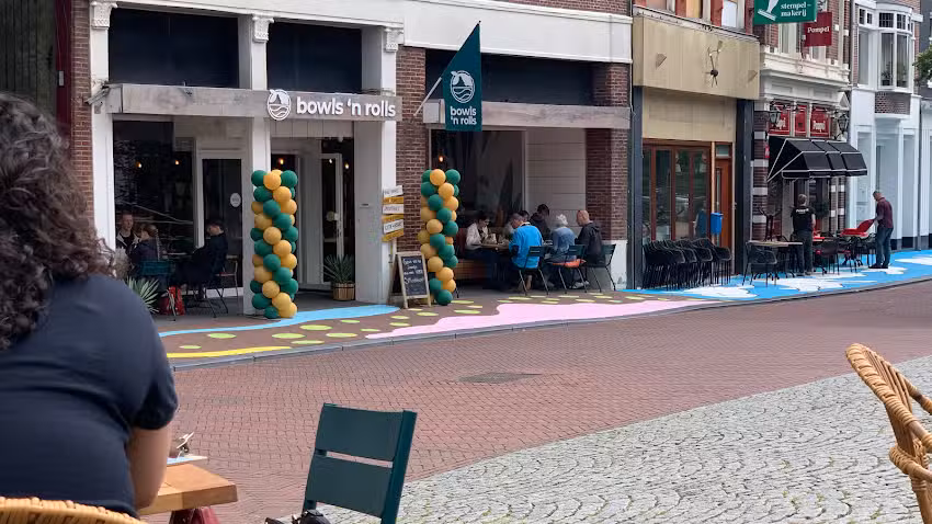 Bowls &rsquo;n rolls