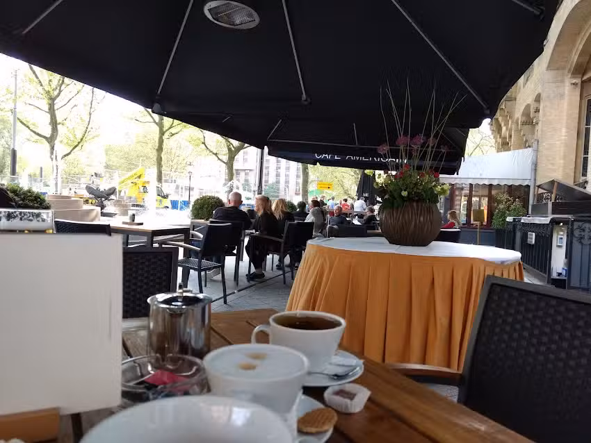 Caf&eacute; Americain