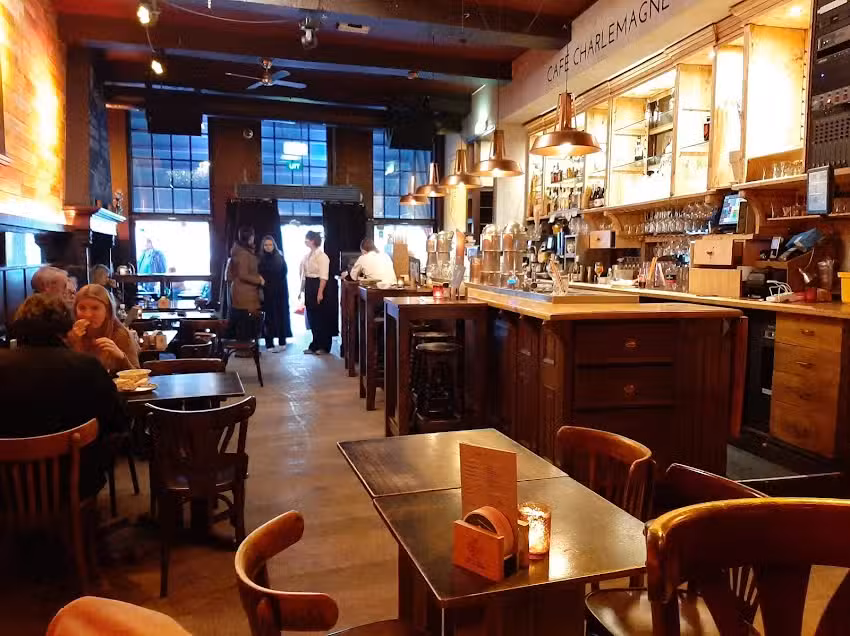 Caf&eacute; Charlemagne