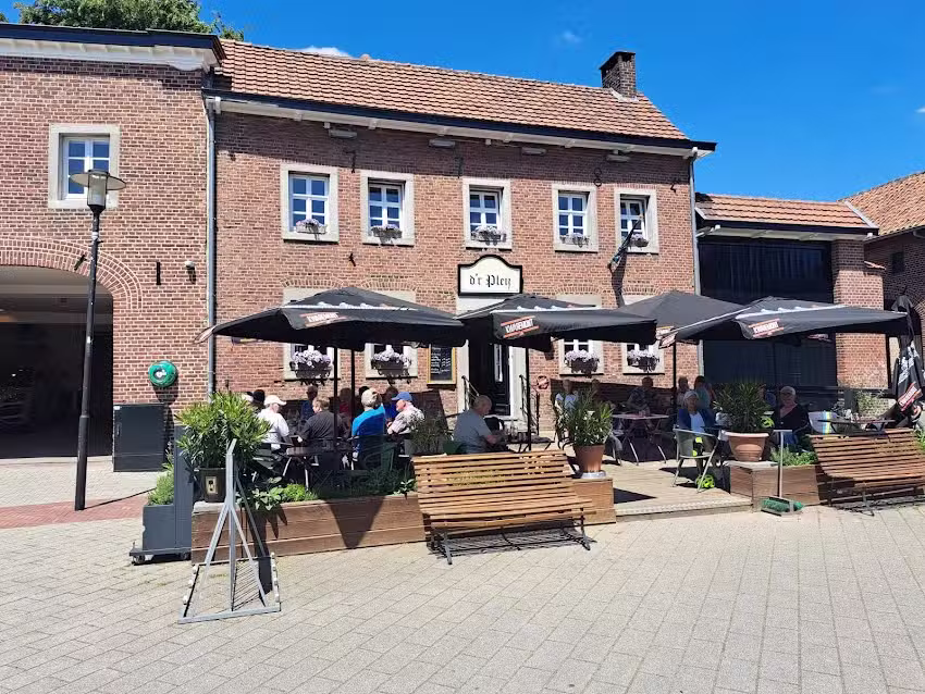 Caf&eacute; d&rsquo;r Pley