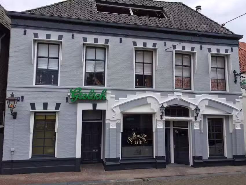 Caf&eacute; De Rebel