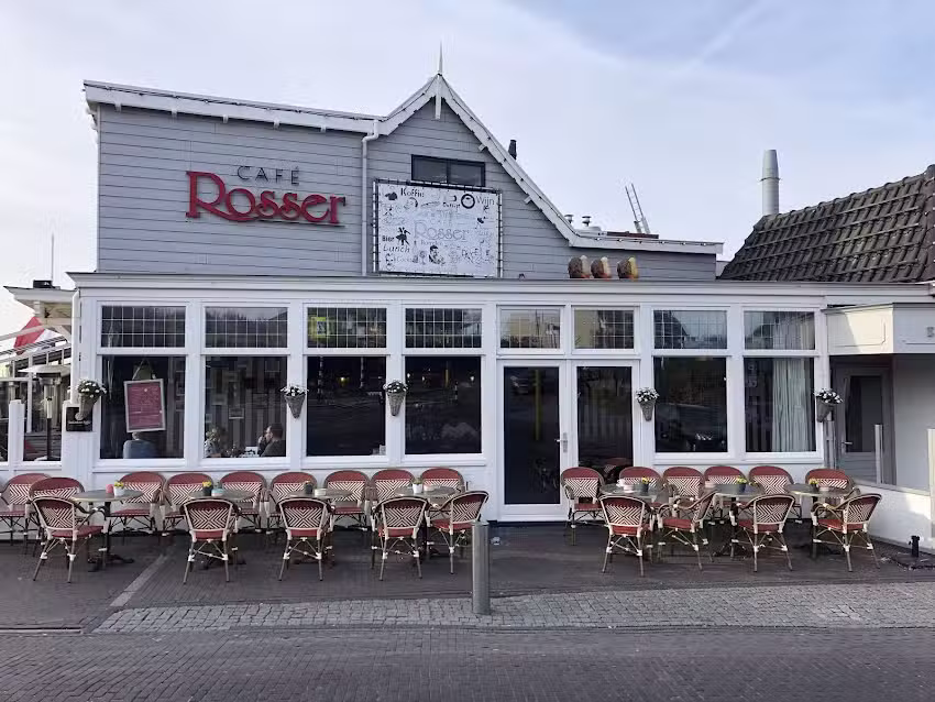 Caf&eacute; de Rosser