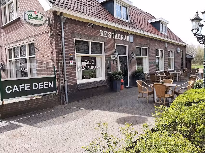 Cafe Deen/Dancing De Waog