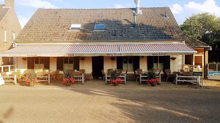 Caf&eacute; &ndash; Eetcaf&eacute; &ndash; Zaal & Snackbar Den Hoek