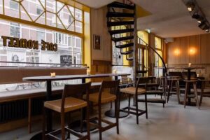 Caf&eacute; Kompleet | Buurtcaf&eacute; met Nederlandse gerechten