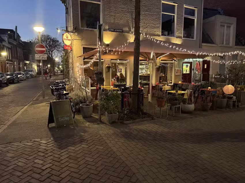 Caf&eacute; Lily