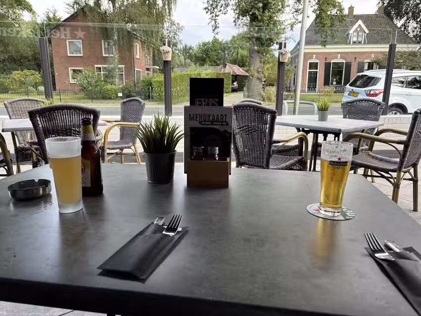 Caf&eacute; Petit Restaurant Wolf