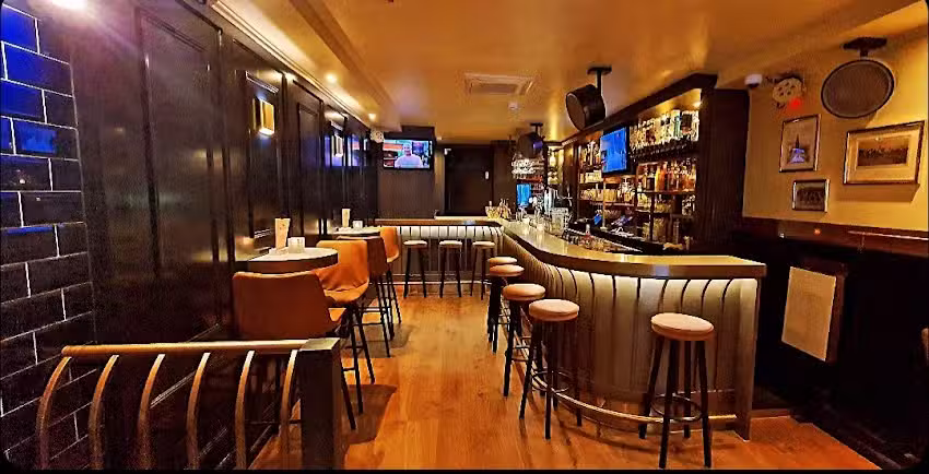 Caf&eacute; Polo Bar