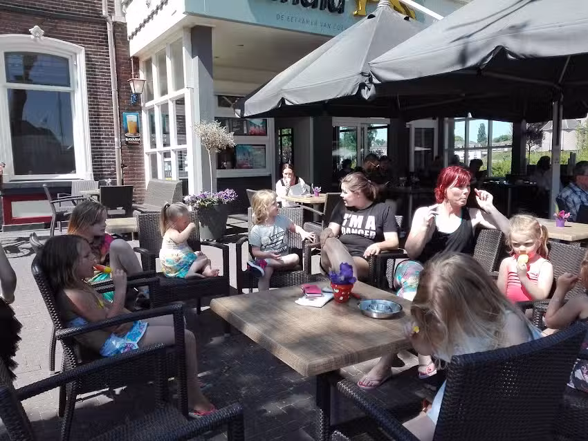 Caf&eacute; Restaurant Candia