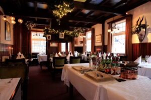 Caf&eacute;-Restaurant Het Huis Met De Pilaren