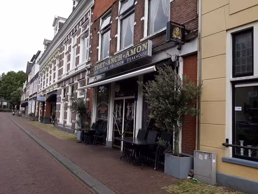 Caf&eacute; Restaurant Toet Anch Amon