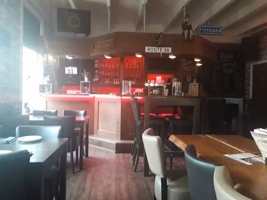 Caf&eacute; Route 36