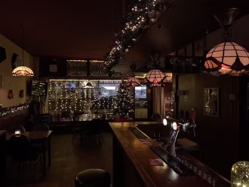 Caf&eacute; Tante Door