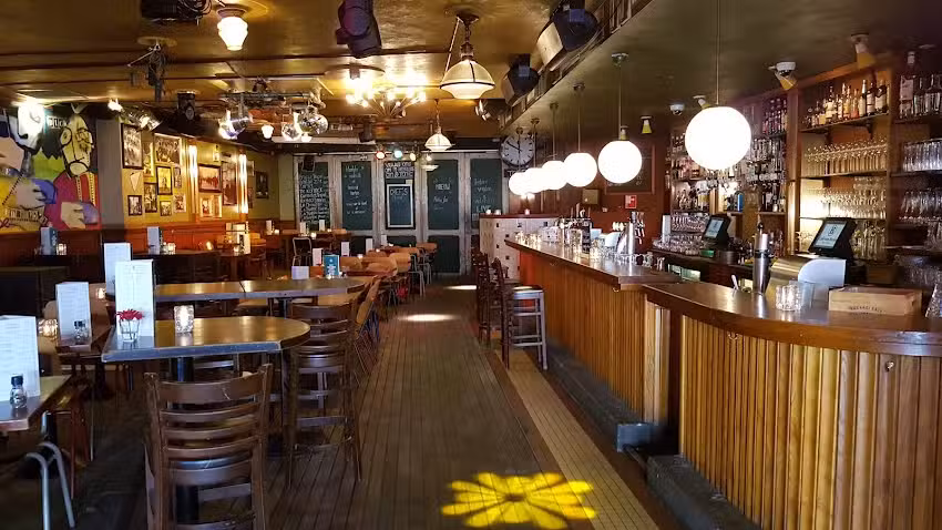 Caf&eacute; Van Buren