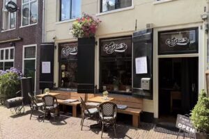 Charlie&rsquo;s Burger