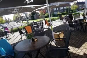 COMIQ | shared dining