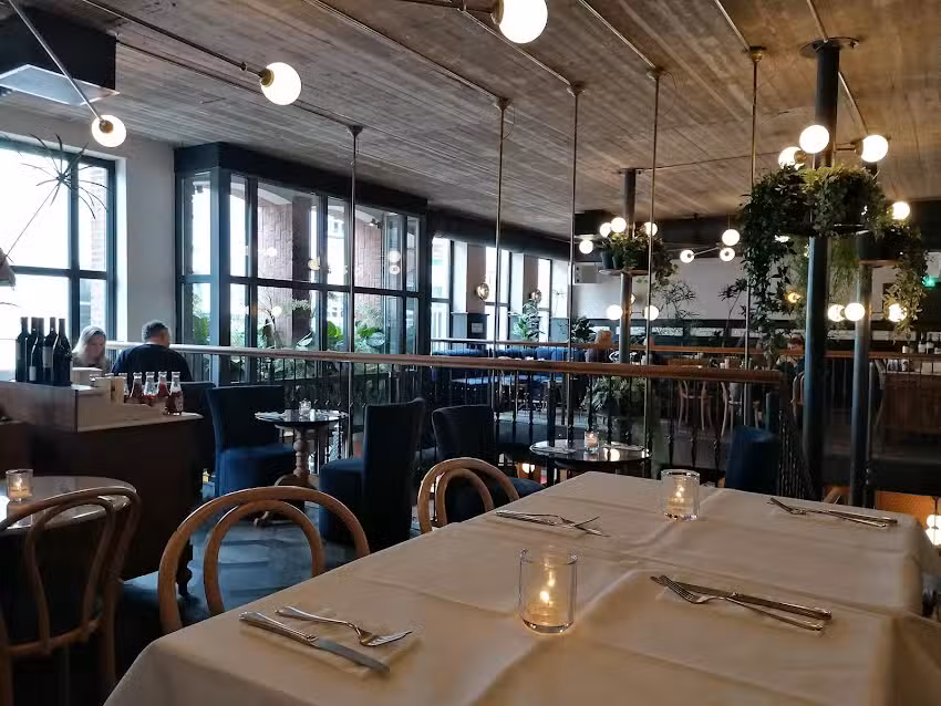 C&Ocirc;TE Bar Bistro