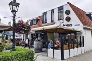 De 4 dames bistro, winebar, hotel