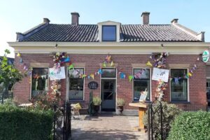 De Meester, Caf&eacute; en Zalen