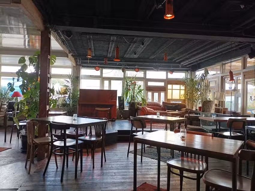 De Nijverheid Kunstcentrum &ndash; Caf&eacute; &ndash; Expositie &ndash; Culturele Vrijhaven