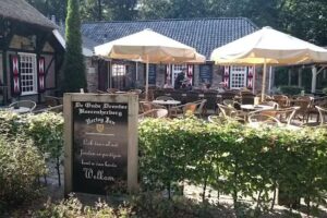 De Oude Drentse Boerenherberg (in openluchtmuseum Ellert en Brammert)