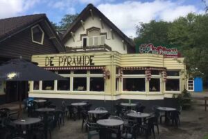 De Pyramide van Austerlitz (Restaurant & Speeltuin)