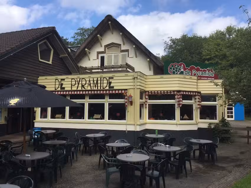 De Pyramide van Austerlitz (Restaurant & Speeltuin)