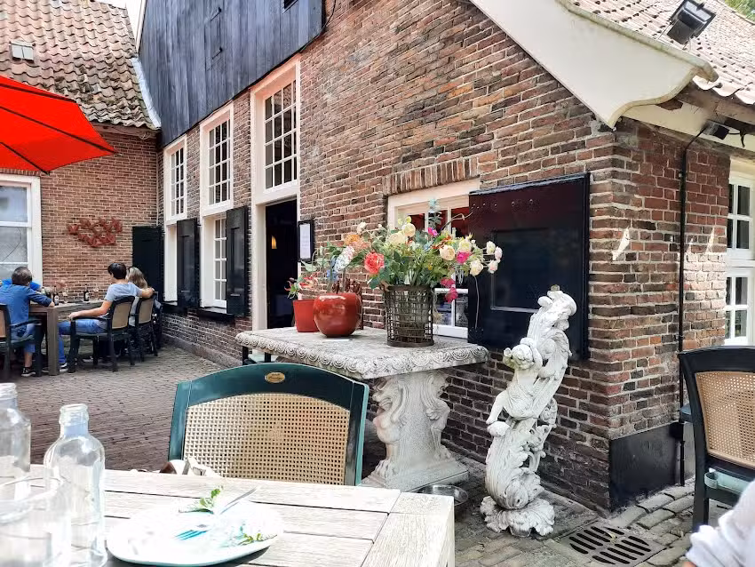 Den Haller