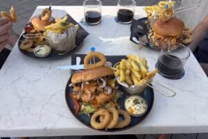 Dimi’s Overloaded lunchroom