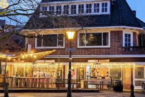 Dino&rsquo;s Tasty Snacks&Patatoes