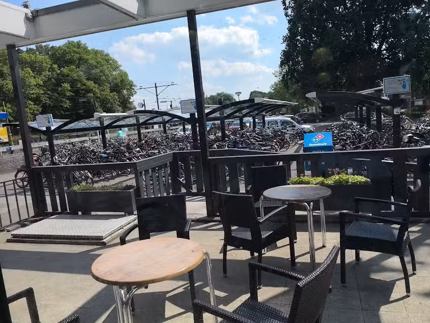 Domino&rsquo;s Pizza Emmen &ndash; Stationsplein &ndash; Station