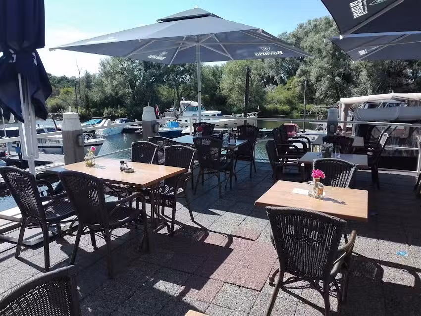 Eetcaf&eacute; Aan de Maas