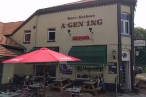 Eetcafe aan het eind, limburgs vertaald( A Gen Ing)
