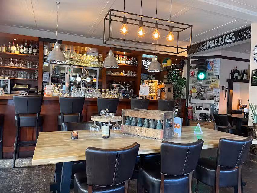 Eetcaf&eacute; Bender