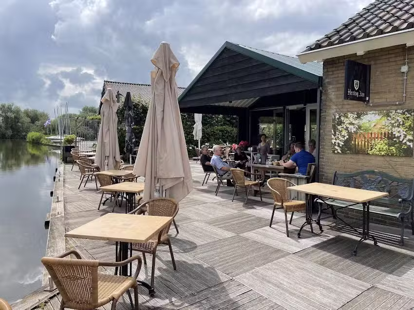 Eetcaf&eacute; en terras `t Jachthuis
