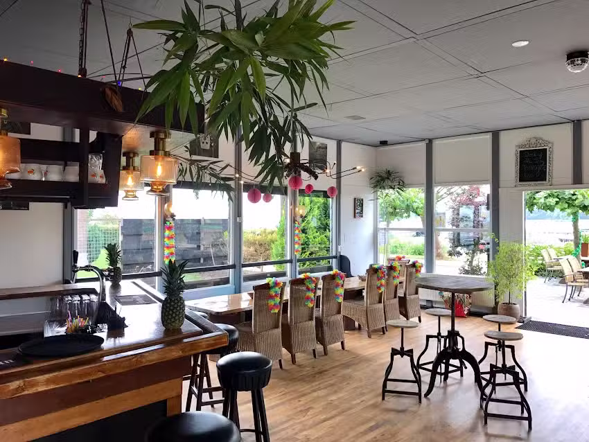 Eetcaf&eacute; & Terras &ldquo;DOCK OF THE BAY&rdquo;