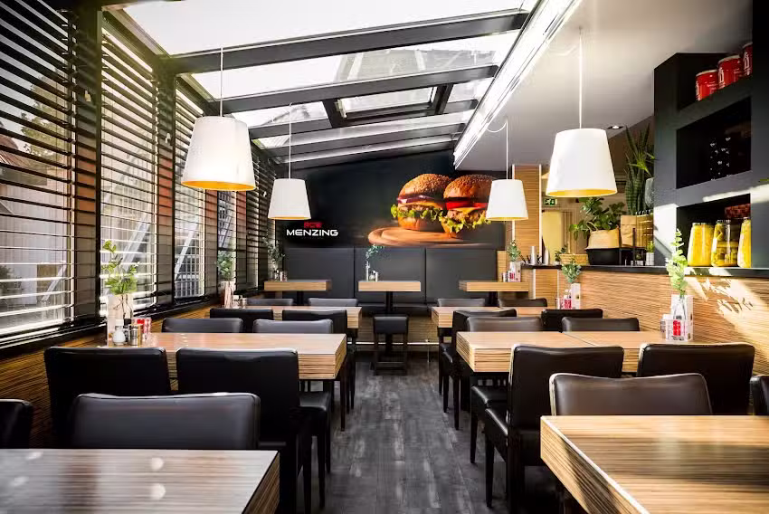 Eetsalon Menzing en IJssalon Menotti