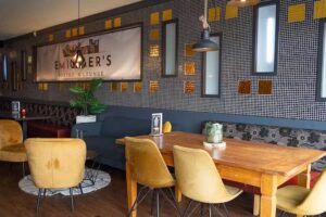 Emiclaer’s Bistro ’n Lounge