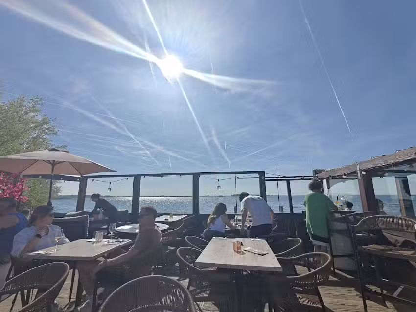 Espresso Grand Caf&eacute; at the beach