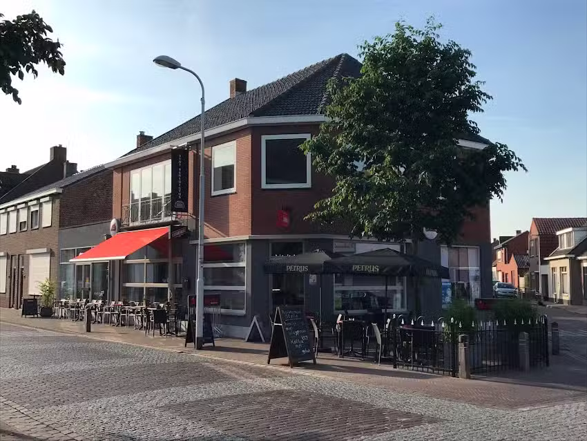 Fietscafe en feestzaal Sint Benedictus / Confiserie De Pekker Nieuw-Namen