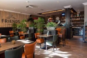 Friends Grand Caf&eacute;